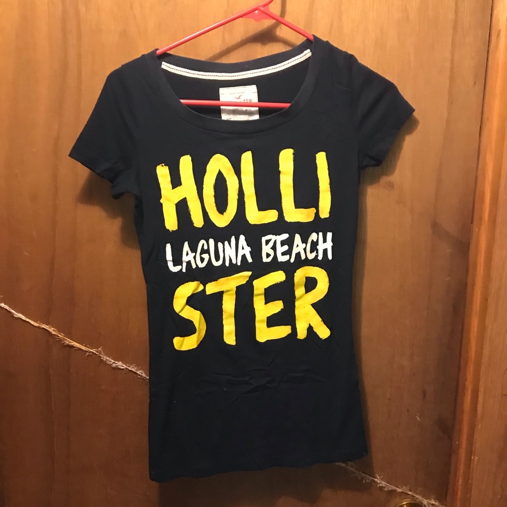 Hollister graphic tee